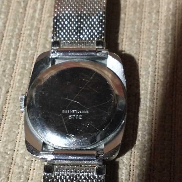 Watch - Picture 3 of 3